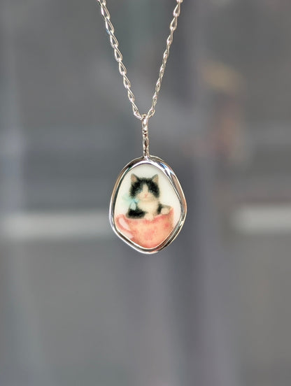 Collier chat noir et blanc teacup