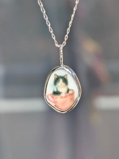 Collier chat noir et blanc teacup