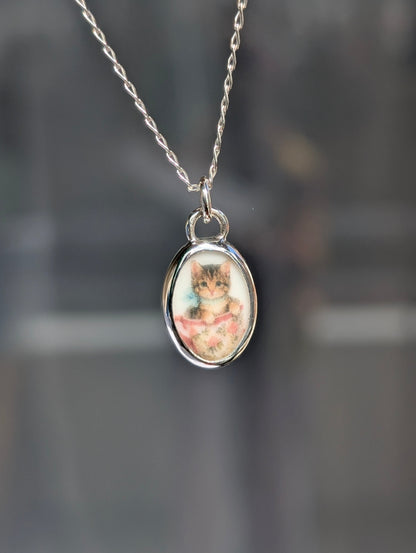 Collier teacup cat
