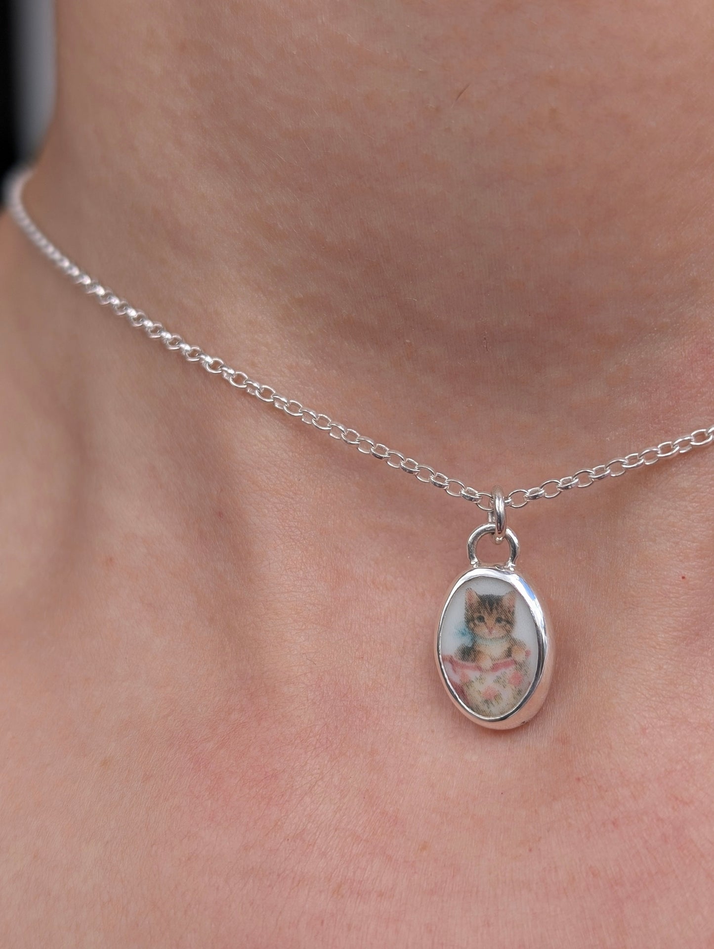Collier teacup cat