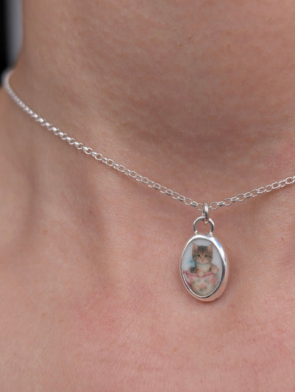 Collier teacup cat
