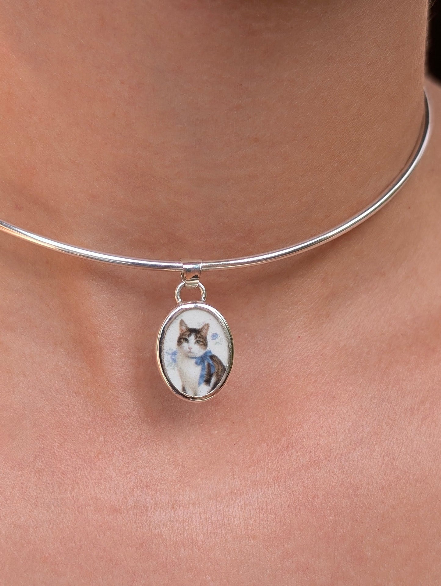 collier mémoriel personnalisé portrait chat, avec cendres